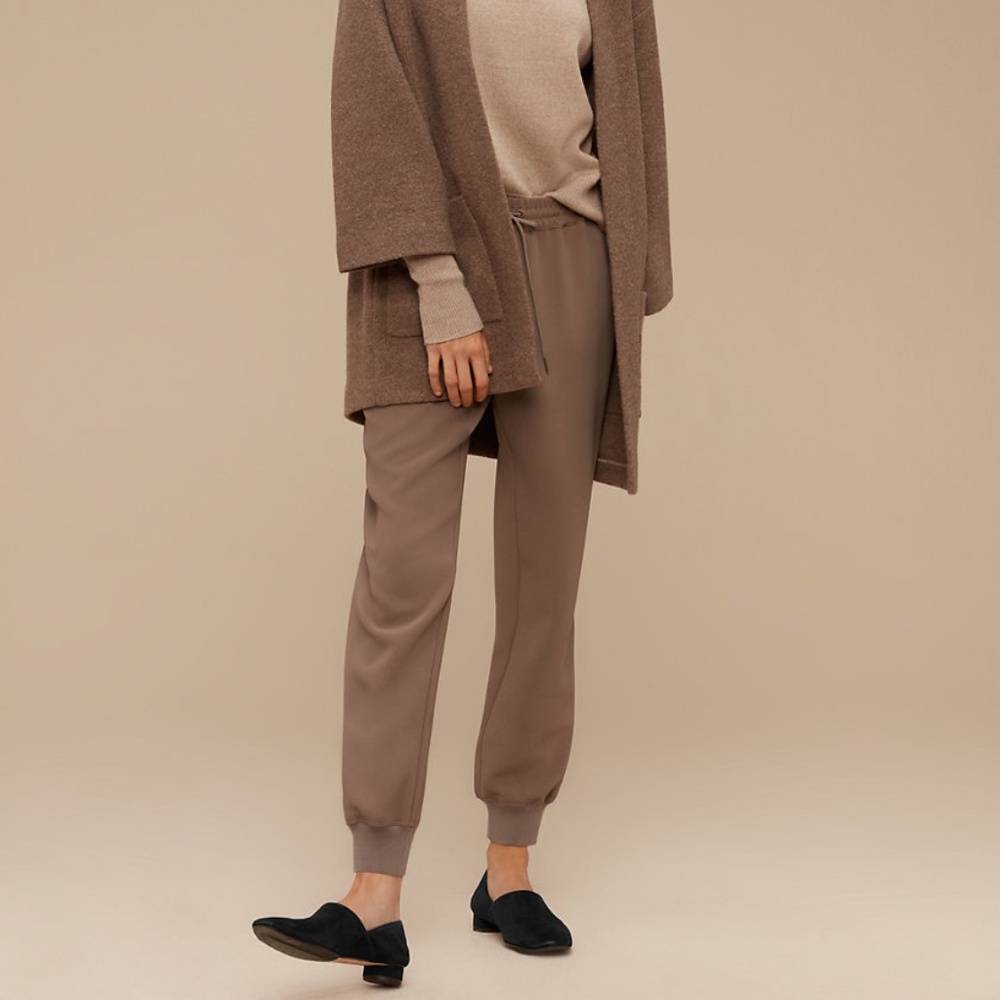 Aritzia Wilfred Buffon Pant Crepe Joggers (Tan)